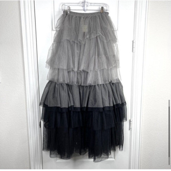 FREE PEOPLE Tulle Much Tiered Ruffle Half Slip Maxi Skirt Gray Black NEW Size M - Picture 7 of 12